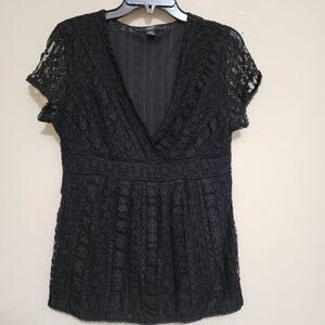 ALFANI size Medium PETITE Short Sleeve Lace Lined V Neck Blouse Black